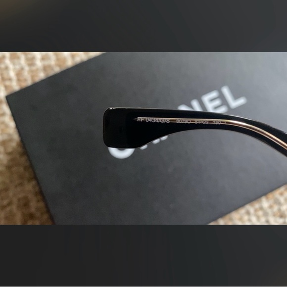 Fendi Sunglasses - Picture 4 of 8